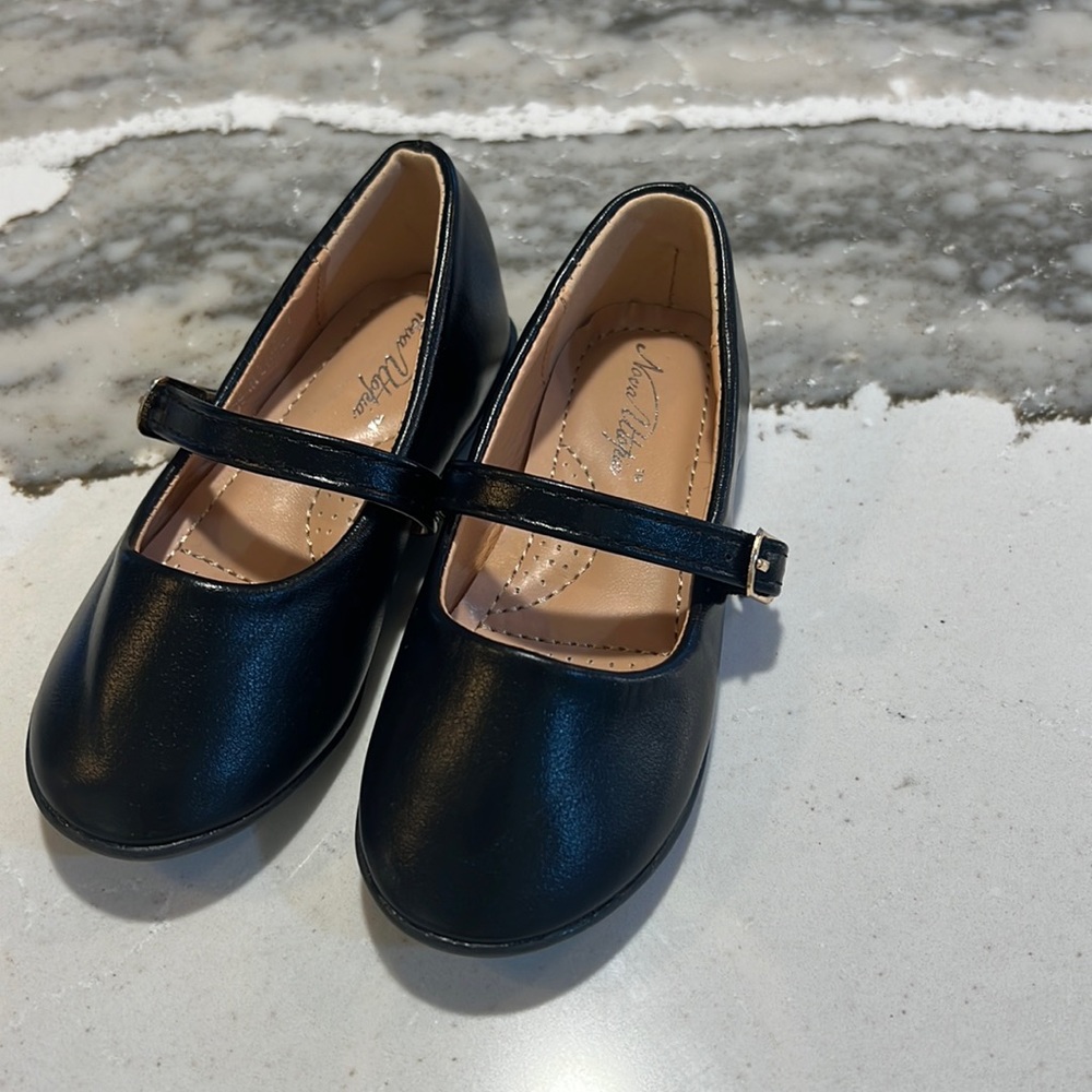 Toddler black leather flats